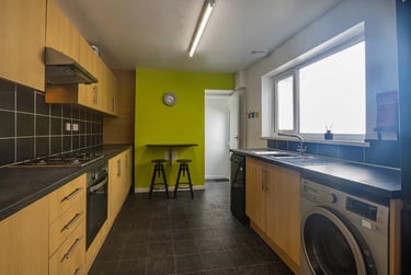 4 bed house, Emerald Street, Adamstown, Cardiff, CF241QB - Image 3